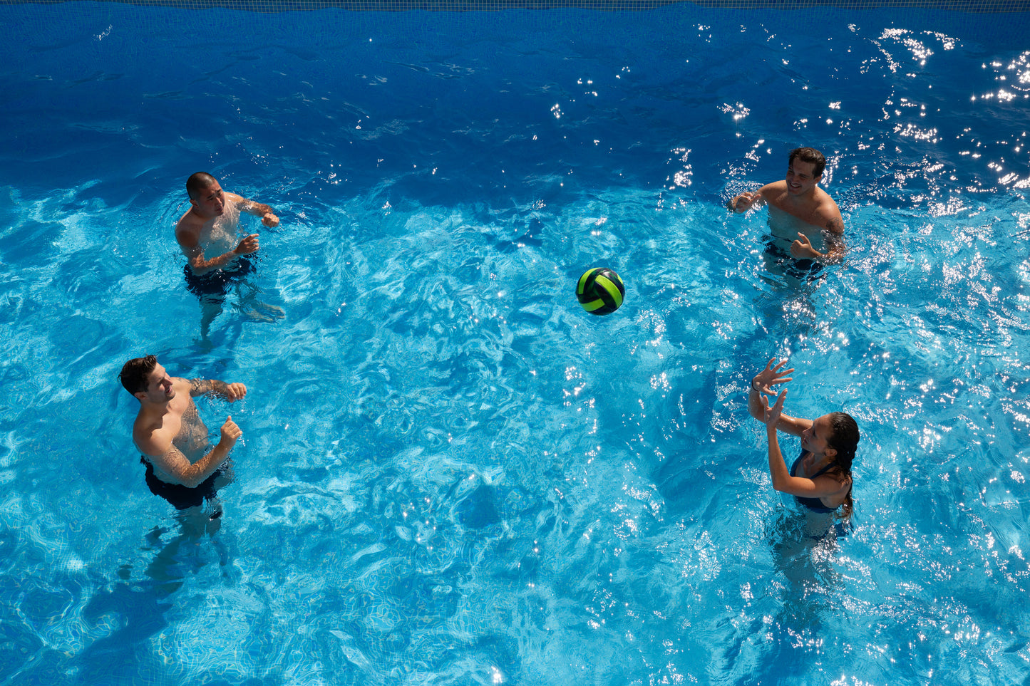 SPORTY WATER VOLLEYBALL